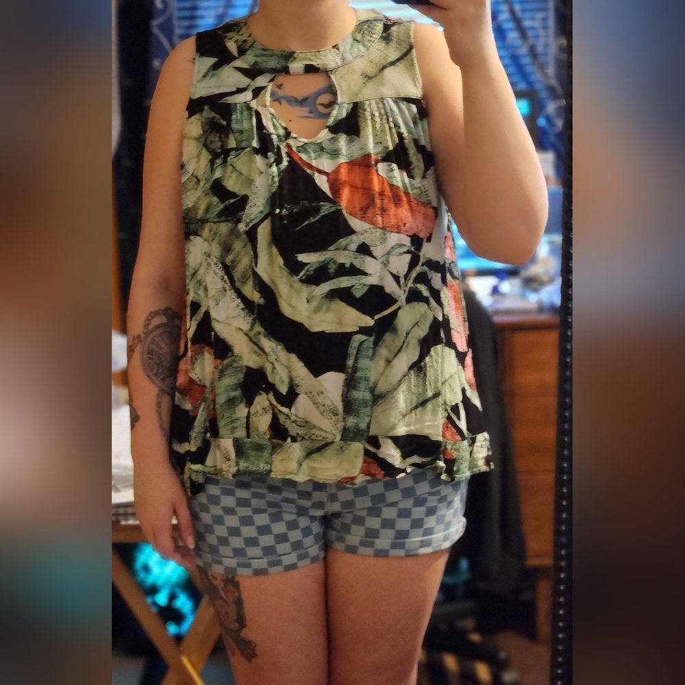 Women's sleeveless top